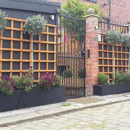 Rosebud Studio * Leeds (West Yorkshire)