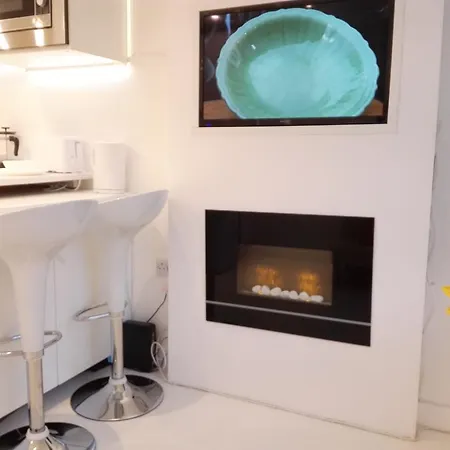 Rosebud Studio Apartment